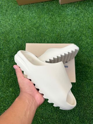 Yeezy Slide Bone - Tallas Varias