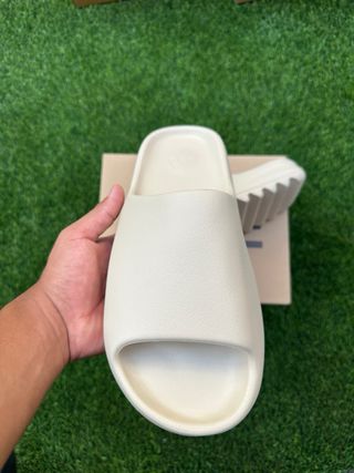 Yeezy Slide Bone - Tallas Varias