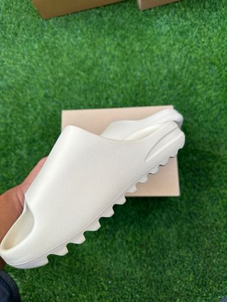 Yeezy Slide Bone - Tallas Varias