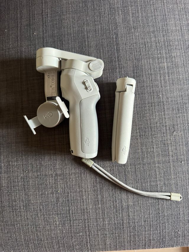 Gimbal grigio DJI OM 4