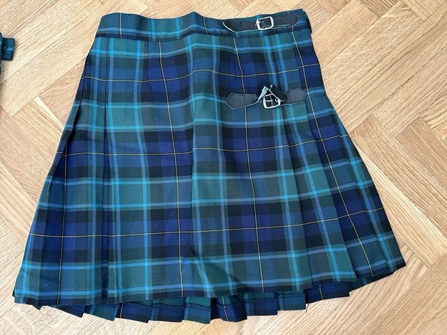 2 faldas Talla 8 uniforme Colegio San Jaime