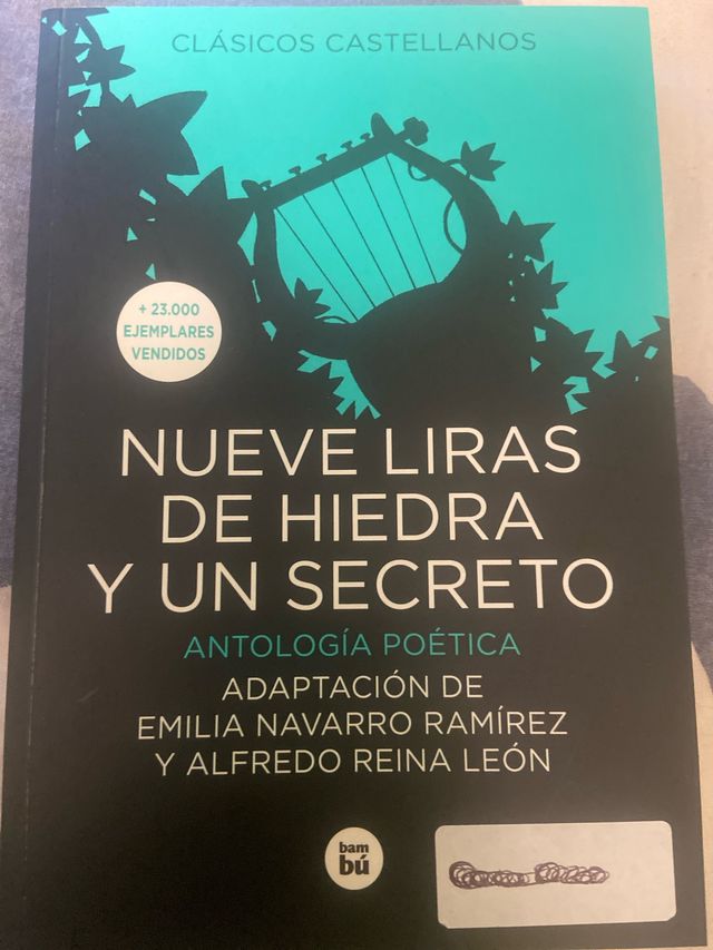 Nueve liras de hiedra y un secreto