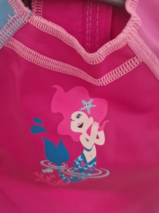 Bañador neopreno niña con gorro 