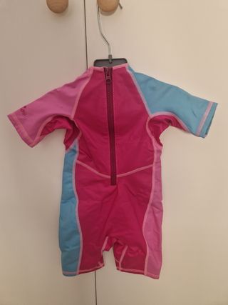 Bañador neopreno niña con gorro 