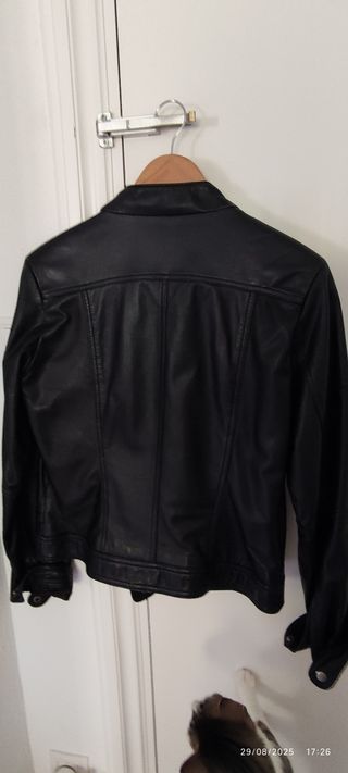 Chaqueta cuero Trucco negra.