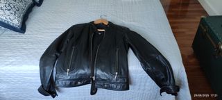 Chaqueta cuero Trucco negra.