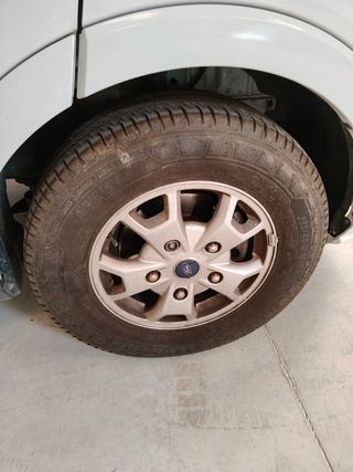 Rueda Ford Transit autocaravana