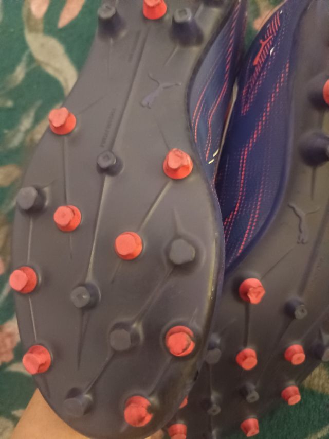 Botas fútbol Puma - Púrpuras y rosas