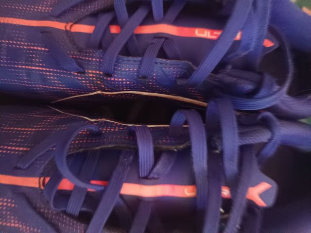 Botas fútbol Puma - Púrpuras y rosas