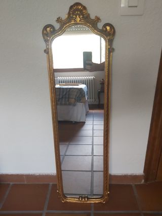 Espejo dorado antiguo