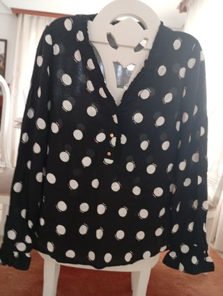 Camisa Naf Naf lunares blanco-negro