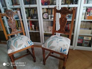 Sillas comedor madera castaño,talladas y tapizadas