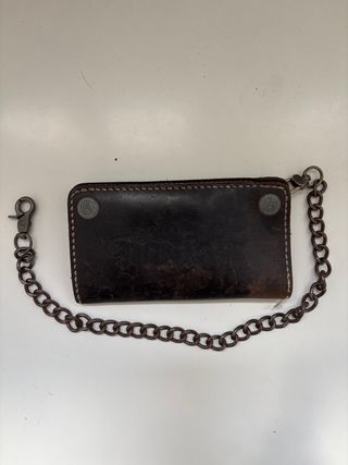 Cartera cuero marrón cadena