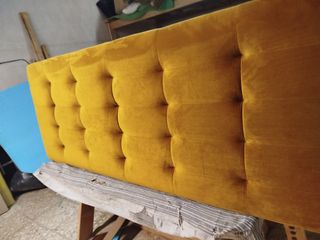 Cabecero terciopelo dorado