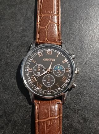 Orologio e braccialetti marroni
