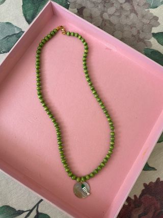 Collar madera verde - dorado