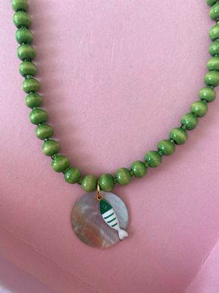 Collar madera verde - dorado