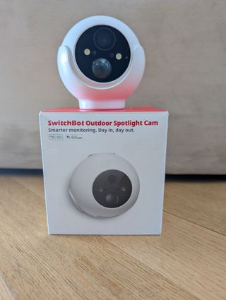SwitchBot Spotlight Cam - Telecamera Esterna