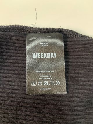 【Weekday】Top corto negro - Talla S