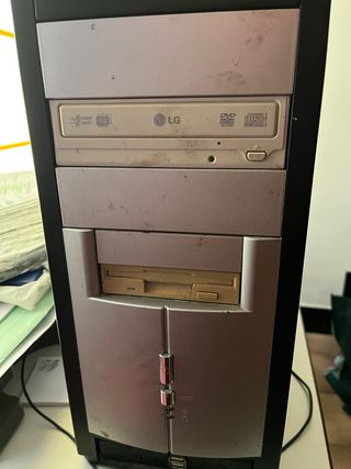 PC sobremesa negro-plata