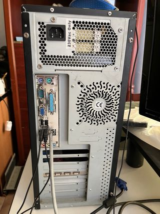 PC sobremesa negro-plata