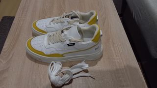 Zapatillas MORATO blancas y amarillas
