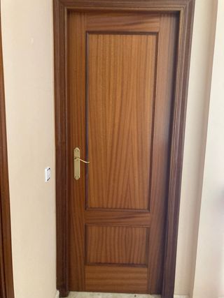 Puerta interior madera 2x0.72m