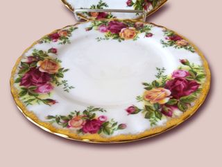 2 Platos Royal Albert Old Country Roses