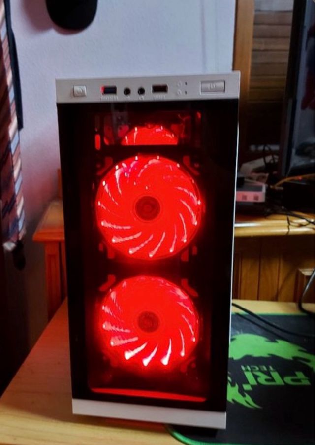 PC Gamer torre blanca