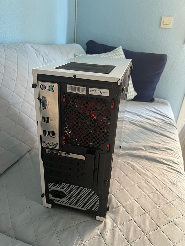 PC Gamer torre blanca