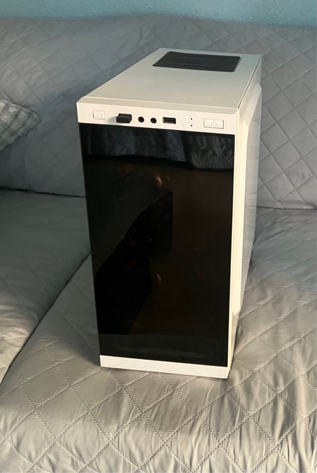 PC Gamer torre blanca