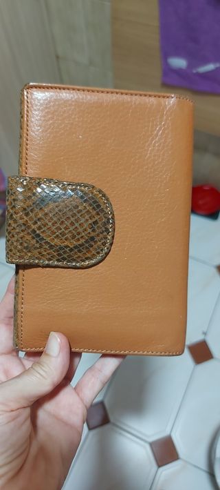 Cartera marrón piel serpiente