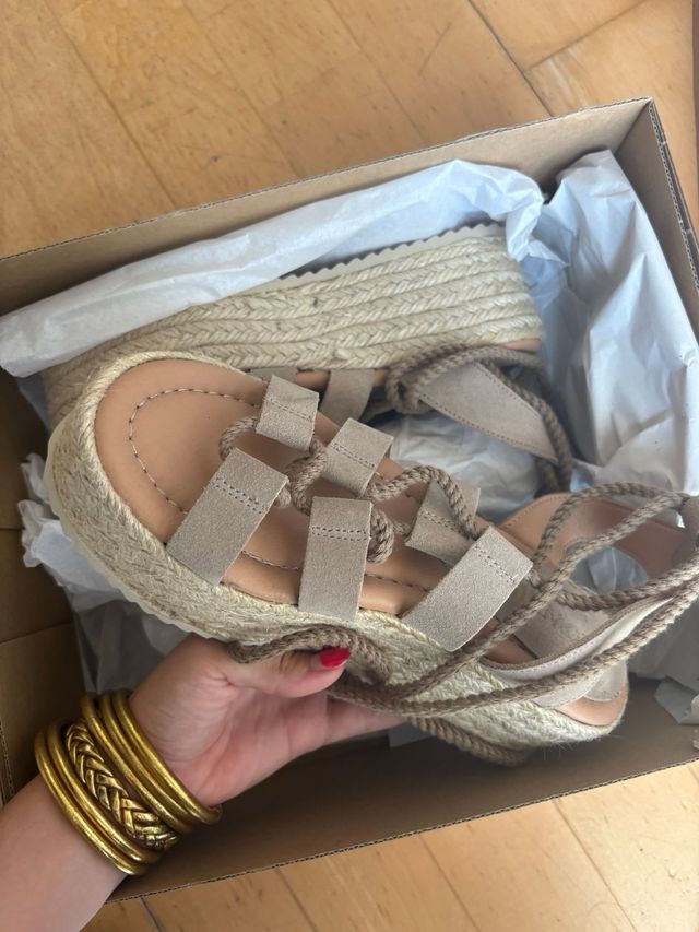 Sandalias cuña beige