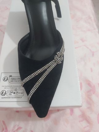 Scarpe eleganti nere con strass