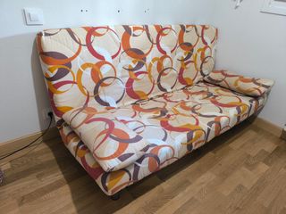 Sofá cama plegable beige y naranja