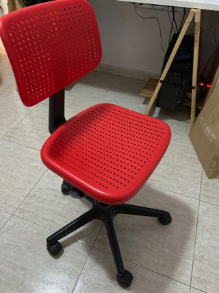 Silla oficina roja giratoria