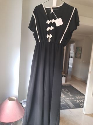 Mono negro crep talla 48 - NUEVO. Pata ancha 