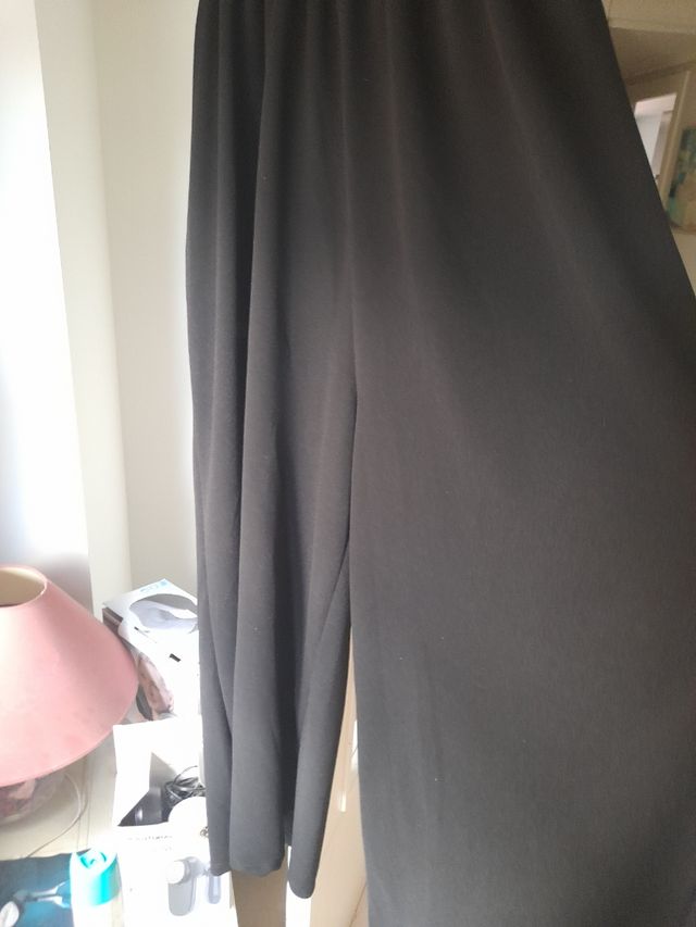 Mono negro crep talla 48 - NUEVO. Pata ancha