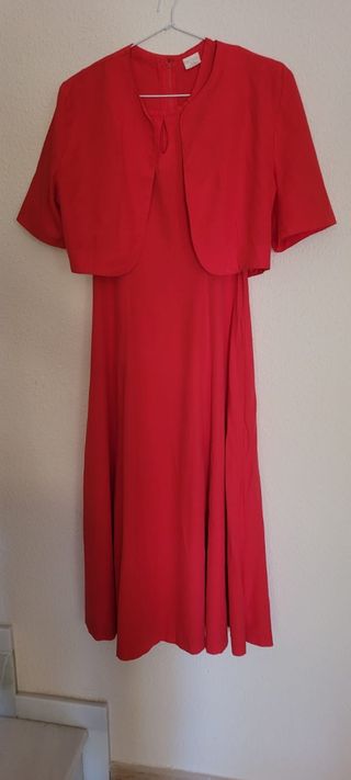 Vestido rojo con chaqueta