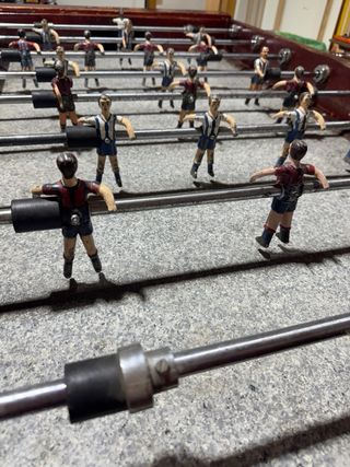 Futbolín antiguo de madera