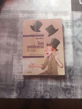 Tres sombreros de copa