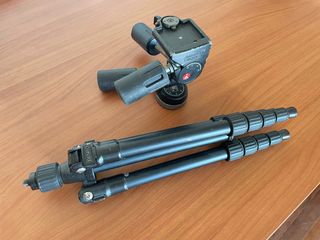 Trípode Benro con cabezal Manfrotto.