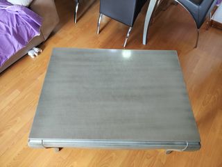 Mesa
 centro gris plata - madera y mesa auxiliar.