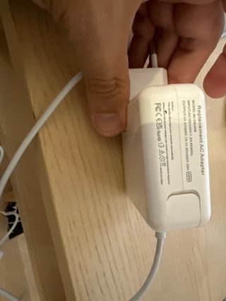 MacBook Air 1a Gen NO ENCIENDE - Cargador incluido
