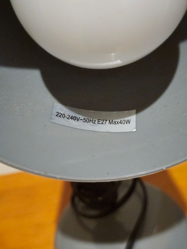 Lámpara de pinza gris negociable