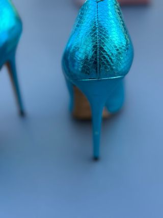 Salones Jimmy Choo turquesa efecto serpiente