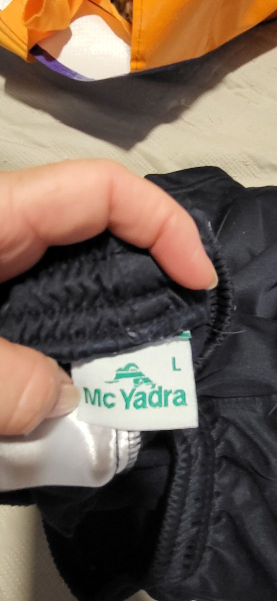 Jesuitas 1 sudadera - 2 camisetas , 1 pantaloneta