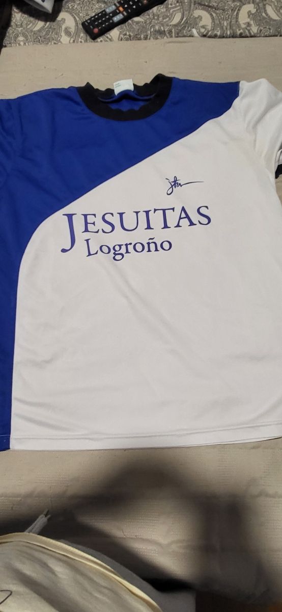Jesuitas 1 sudadera - 2 camisetas , 1 pantaloneta