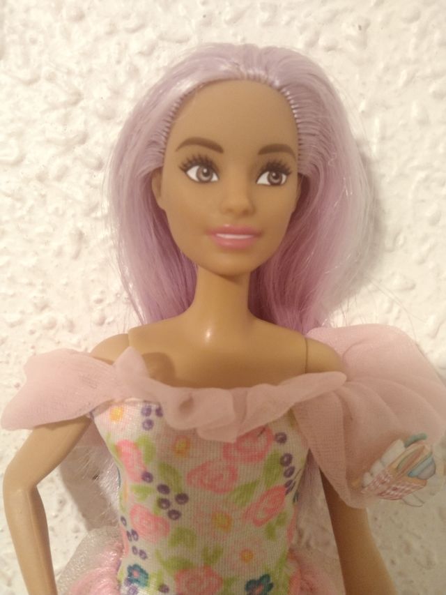Muñeca Barbie Fashionista - Pelo Lila