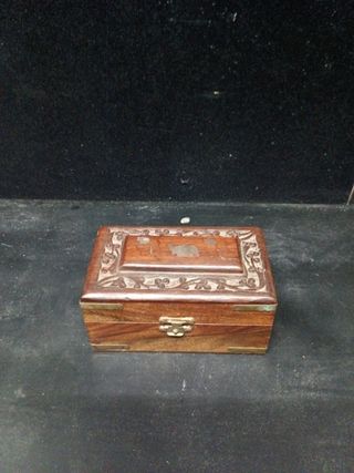 Caja madera tallada vintage